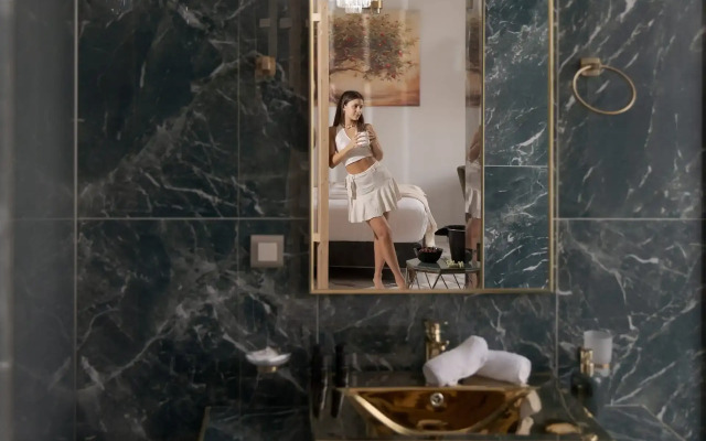 Royal Gold City Suites