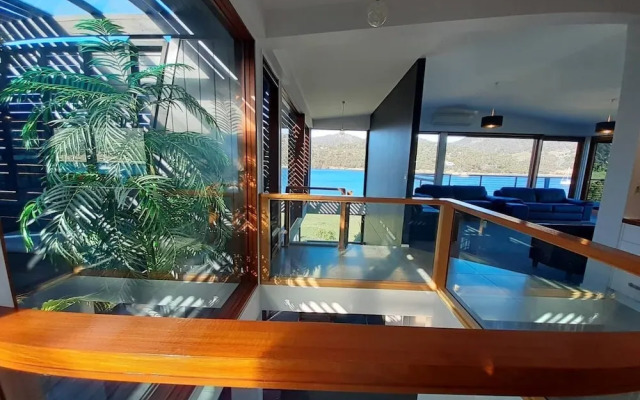 Hobart Waterfront Luxury Retreat
