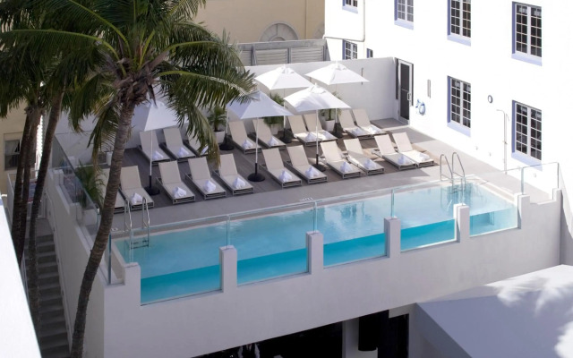 Hotel Breakwater South Beach