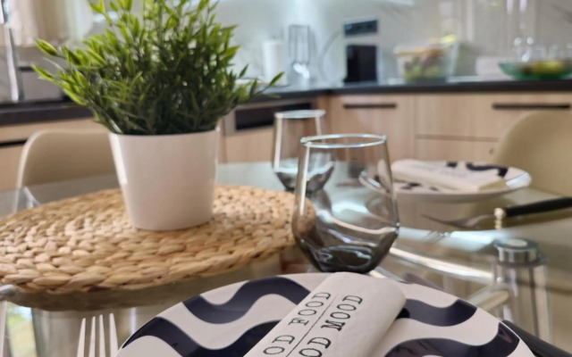 Newly Renovated Garden view apartment!!