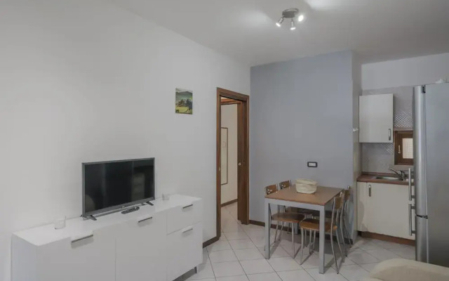 Apt24 - Trilocale Vicino al Lago con Posto Auto