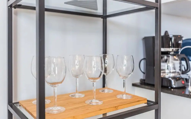 Panoramic Lakeview in a Luxury Downtown Oasis