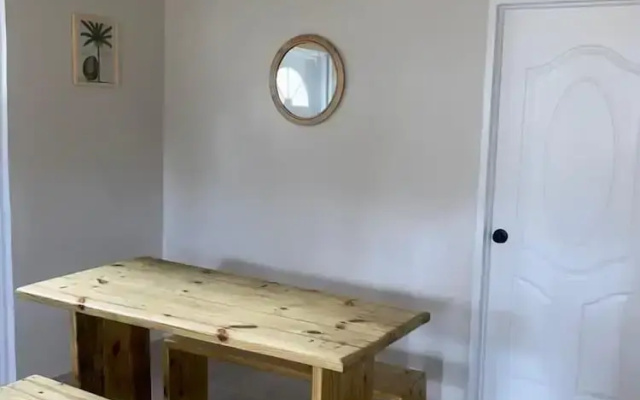 Vee's Country Apartments