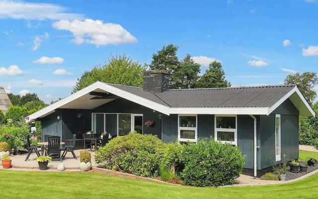 8 Person Holiday Home in Vaeggerlose
