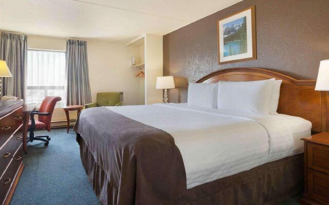 Travelodge Calgary MacLeod Trail