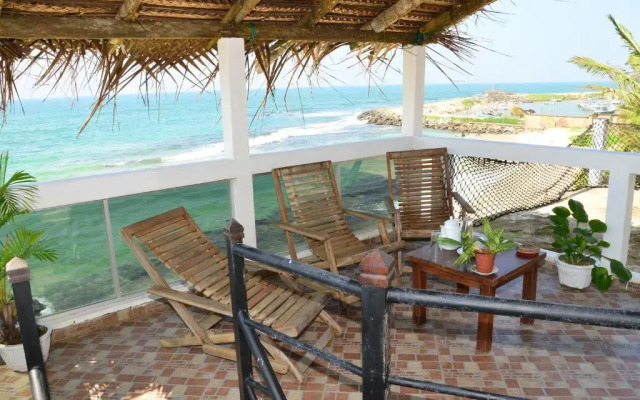 Happy Tuna Beach Hostel