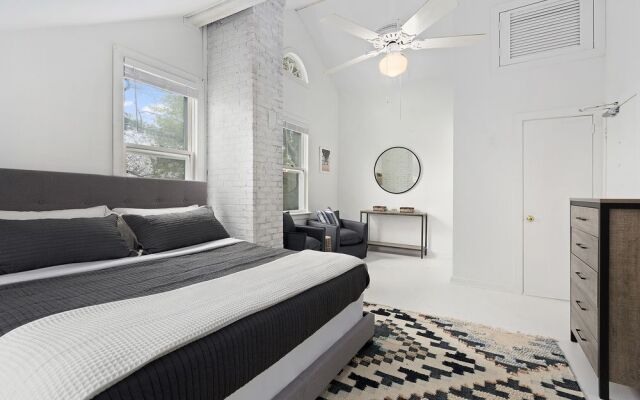 Village Latch Inn Hotel