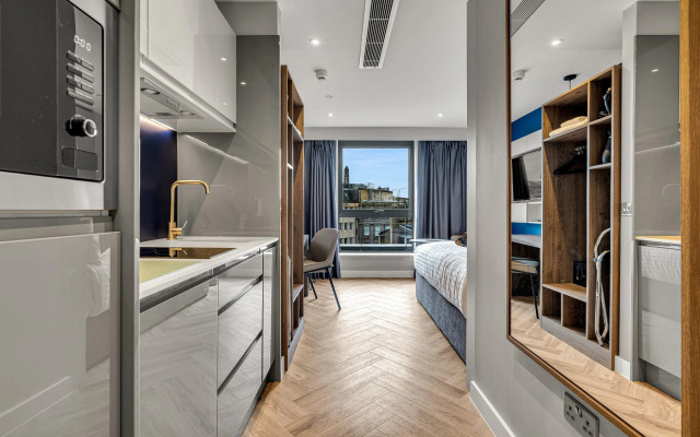 Roomzzz Edinburgh