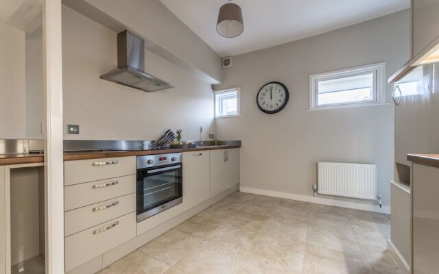 Central Apartment Facing Windsor Castle