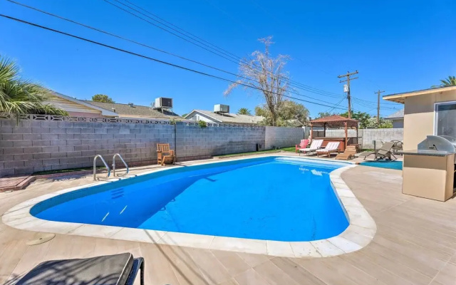 Las Vegas Getaway w/ Patio & Grill: ~3mi to Strip!