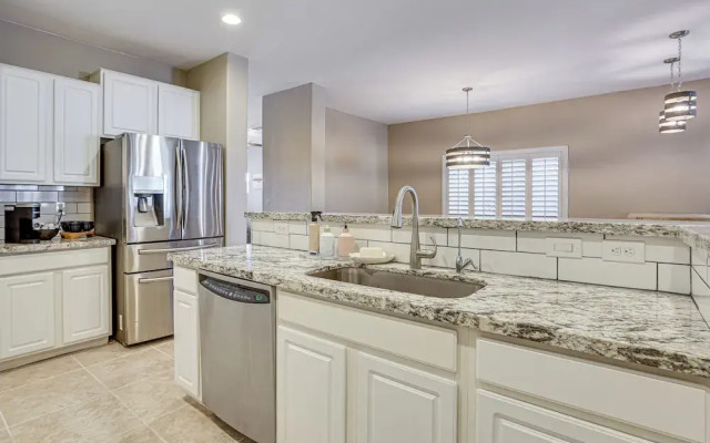 Family-friendly Goodyear Oasis: Fire Table, Pool!