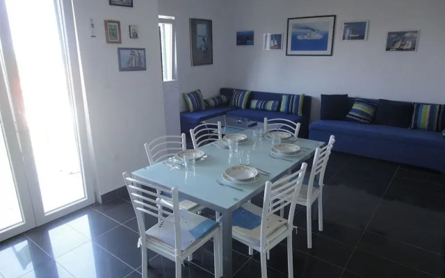 Elizabet - Great Location & Close to the Beach - A1