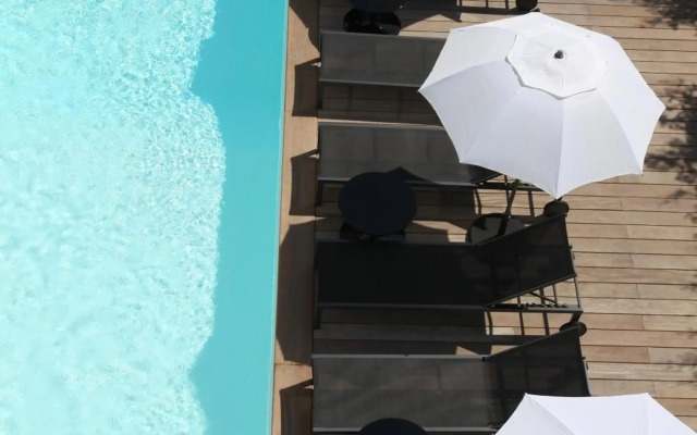 Hotel 202