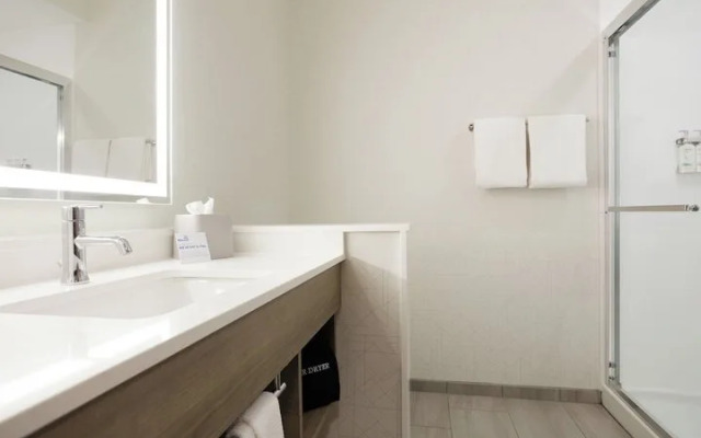 Holiday Inn Express & Suites Linden