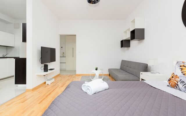 Studio Kolejowa Warsaw by Renters