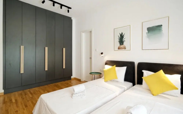 Elegant Big Apartment in Athens With Balcony