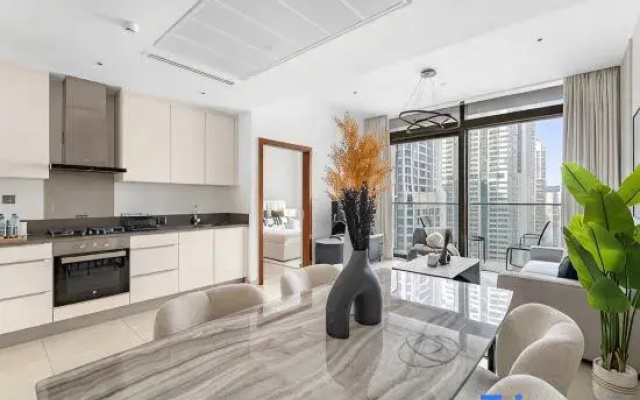 Silkhaus | Marina Gate