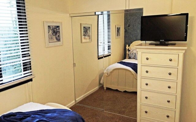 Holiday Towers 206 3 Br condo by RedAwning