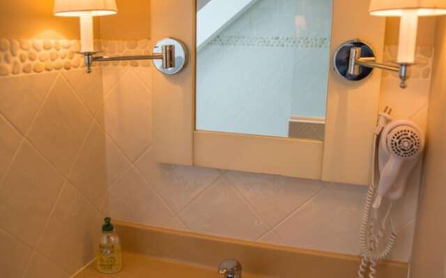 Baie DES Voiles - #203 Duplex Pieds Dans L'eau