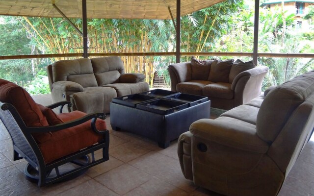 Manoas Luxury Camping and Villa Rentals