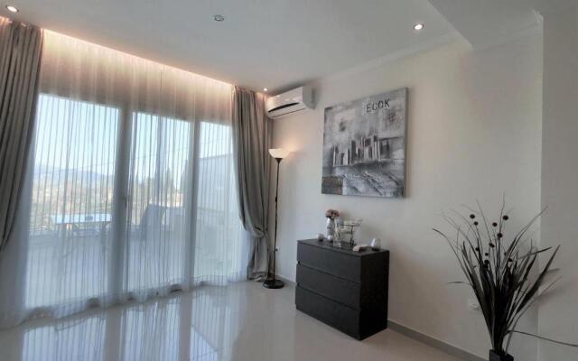 Sunshine Home 1 with Sea View