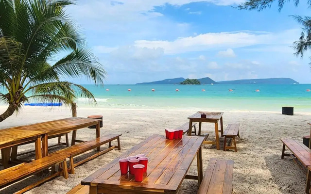 Mad Monkey Koh Rong