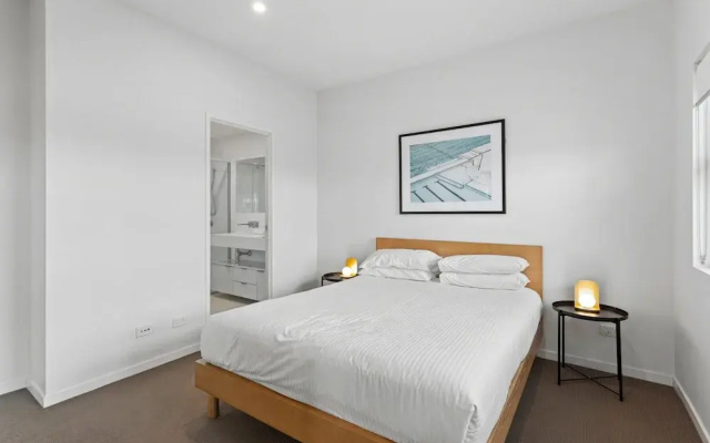 Gorgeous 3-bed Apartment With City Views