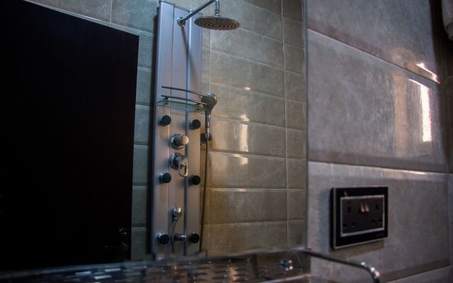 Sweet Season Luxury Suites