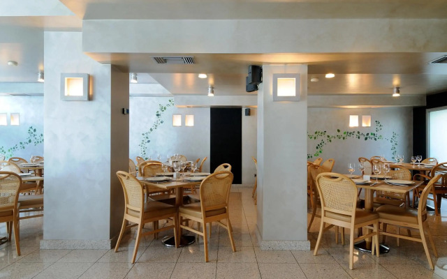 Maniatis Hotel