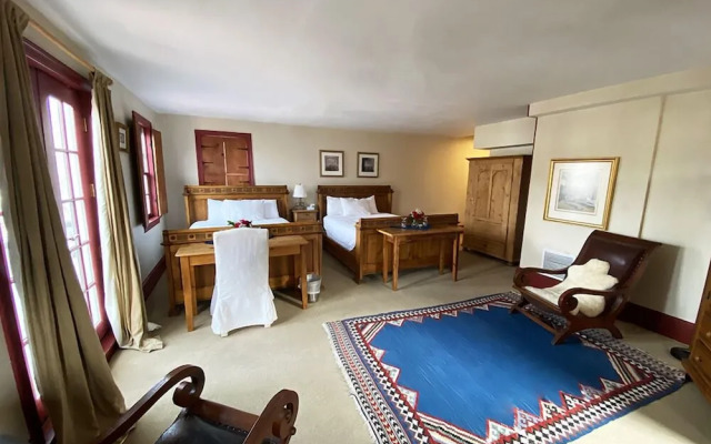 The Red Lion Inn Resort 1704