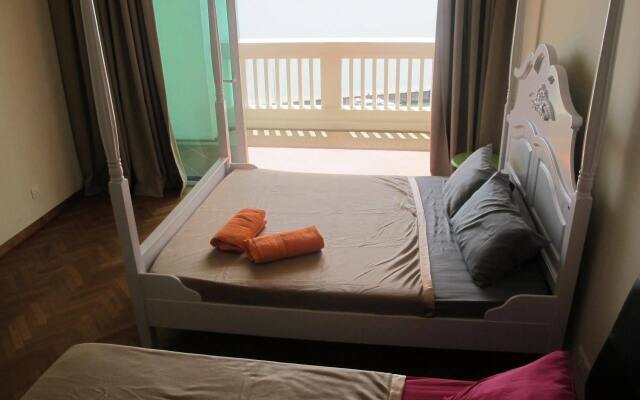 Luxury Suites @ Straits Quay