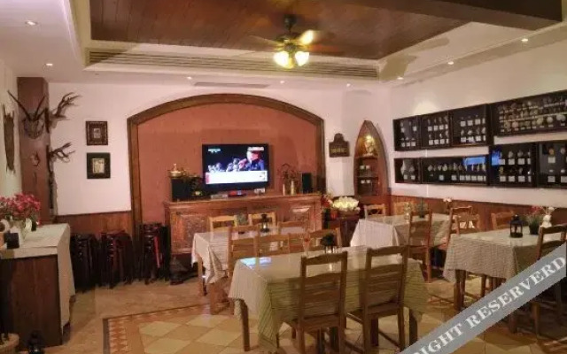 No.15 Holiday Hotel