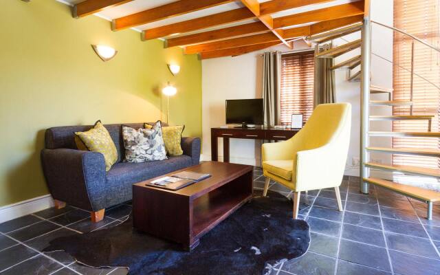 Life & Leisure Guesthouse And Apartments
