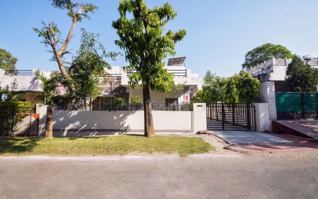 OYO 11874 Home Cozy Stay Goverdhan Villas