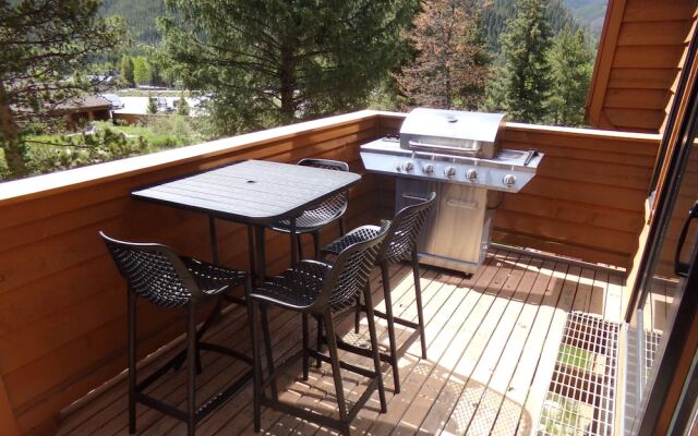 Tennis Townhome 2 Bed 2.5 Bath