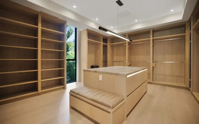 Hutton Villa - 5-bedroom Retreat in Iconic Beverly Hills Oasis