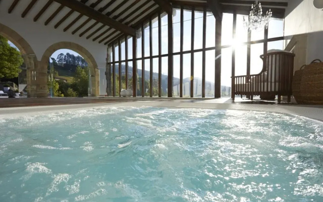 Helguera Palacio Boutique & Antique