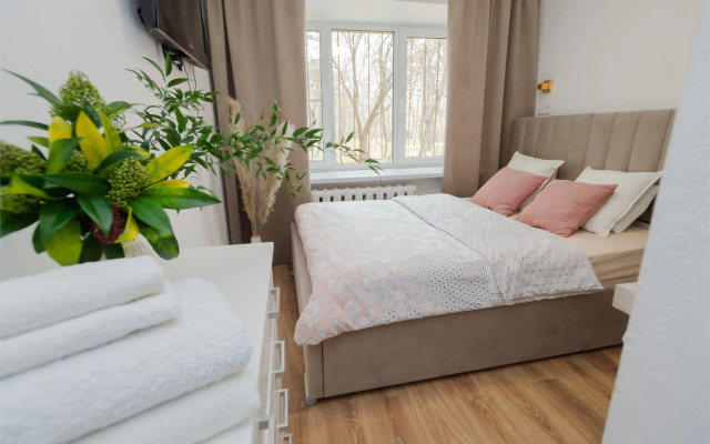 AHause на Малышева 104