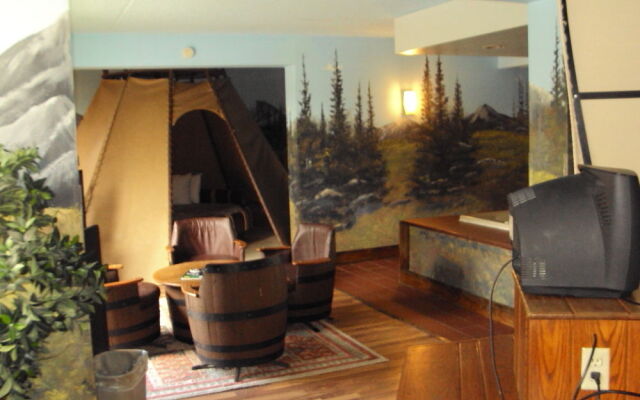 Red Carpet Inn & FantaSuite Hotel