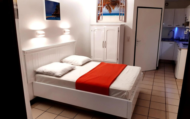 Studio Climatisé - Piscine-Plage - 1 à 2 personnes