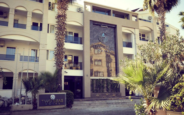 Two Seas Hotel