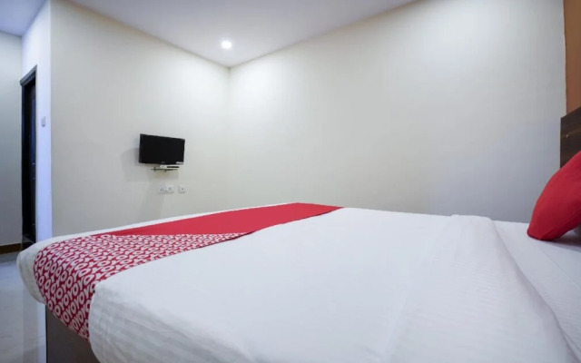 Oyo 18652 Hotel Golden Shah