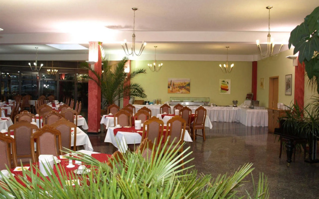 West Hotel an der Sächsischen Weinstrasse