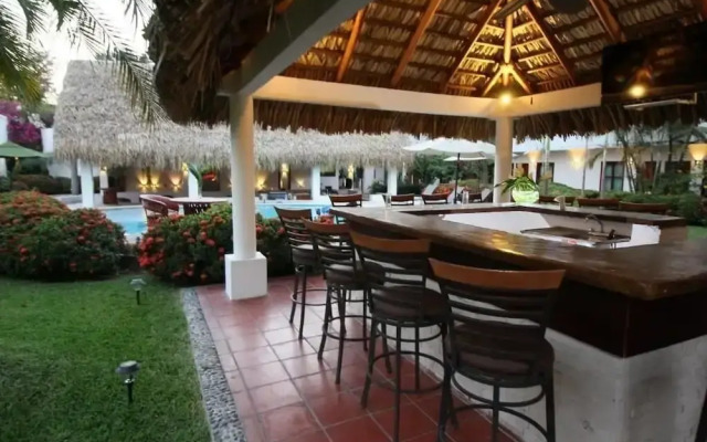 Hotel Villa Blanca Suites