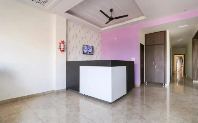 Hotel Red Ark by OYO Rooms