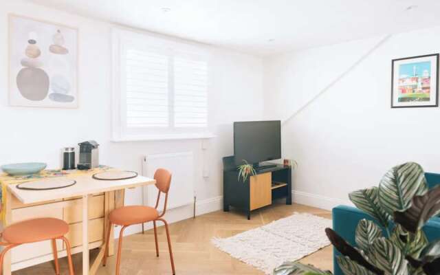 Sleek 1BD Flat 5 Mins From City Centre - Brighton