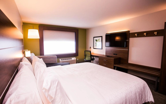 Holiday Inn Express & Suites Rehoboth Beach