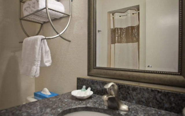 Legacy Harbour Hotel & Suites