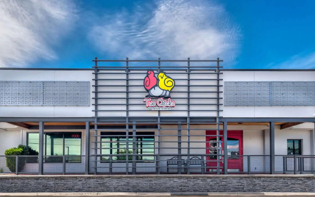 Super 8 by Wyndham Meadow Wood Courtyard