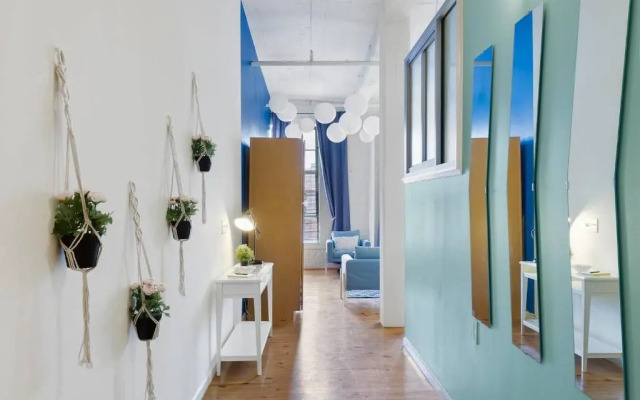 Trifecta 2BR Free Parking Modern Superhost